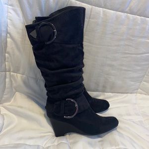 Knee-high Black Suede Buckled Boots